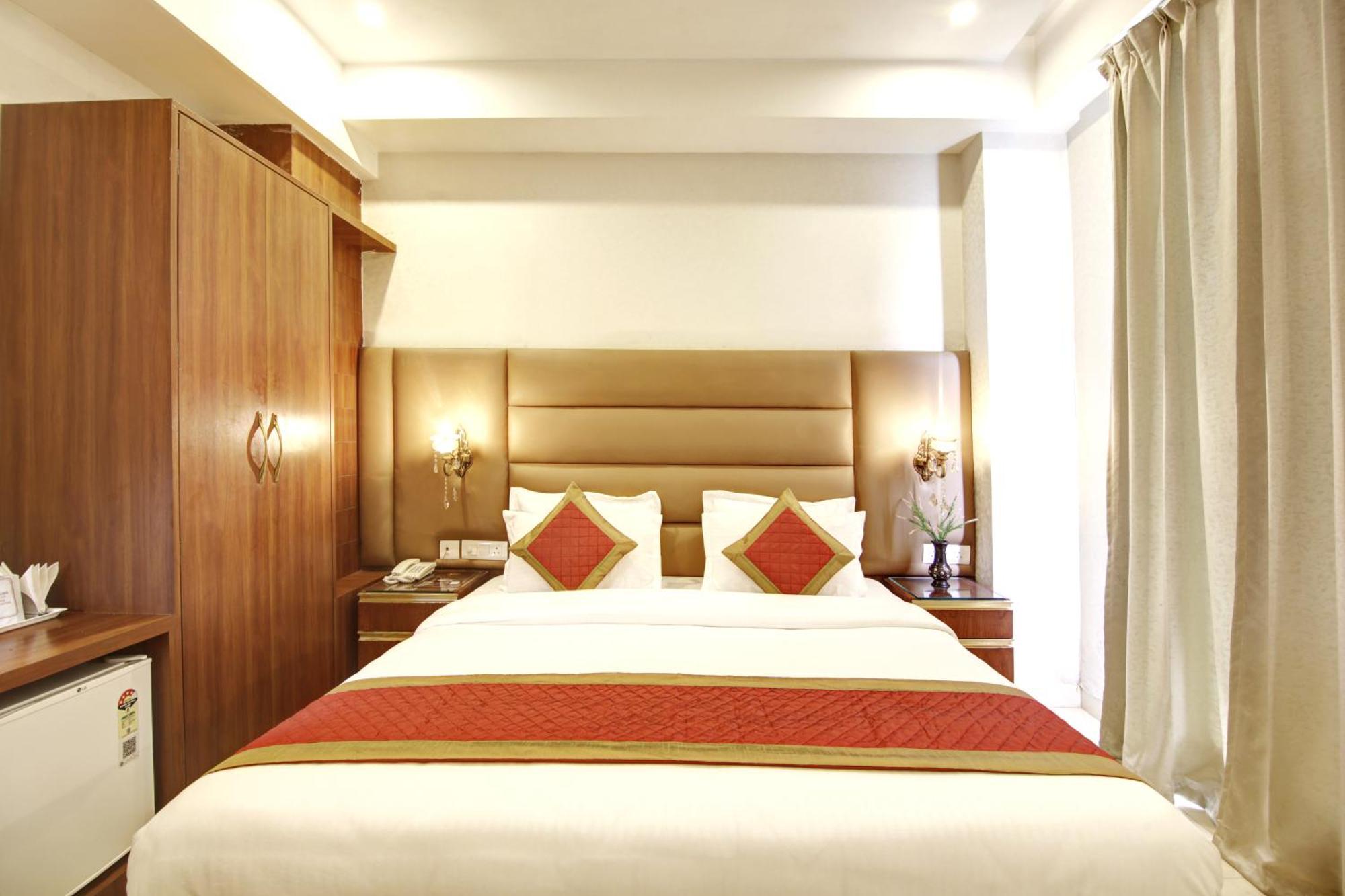נוידה Marks Hotel & Banquet מראה חיצוני תמונה