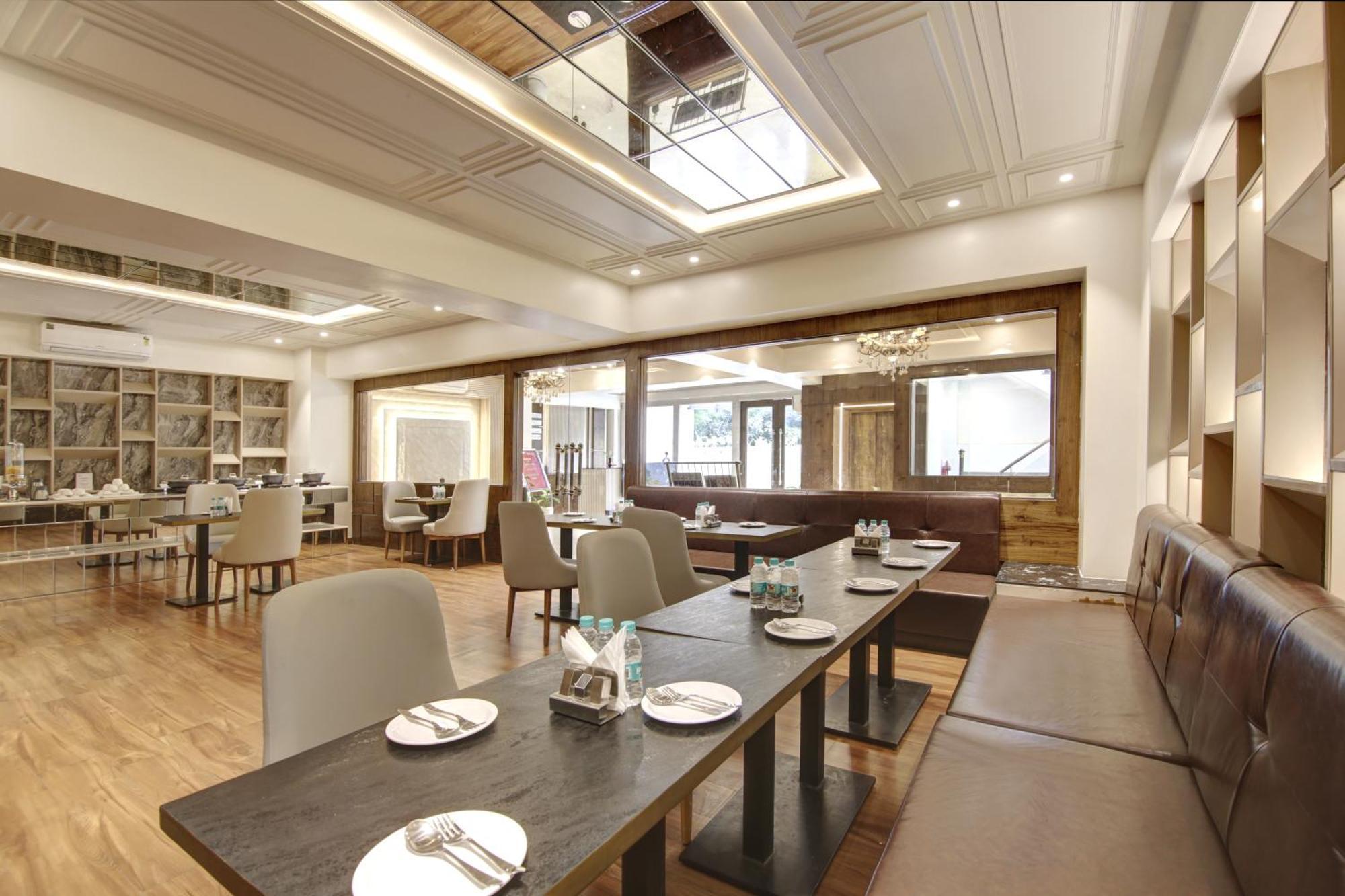 נוידה Marks Hotel & Banquet מראה חיצוני תמונה