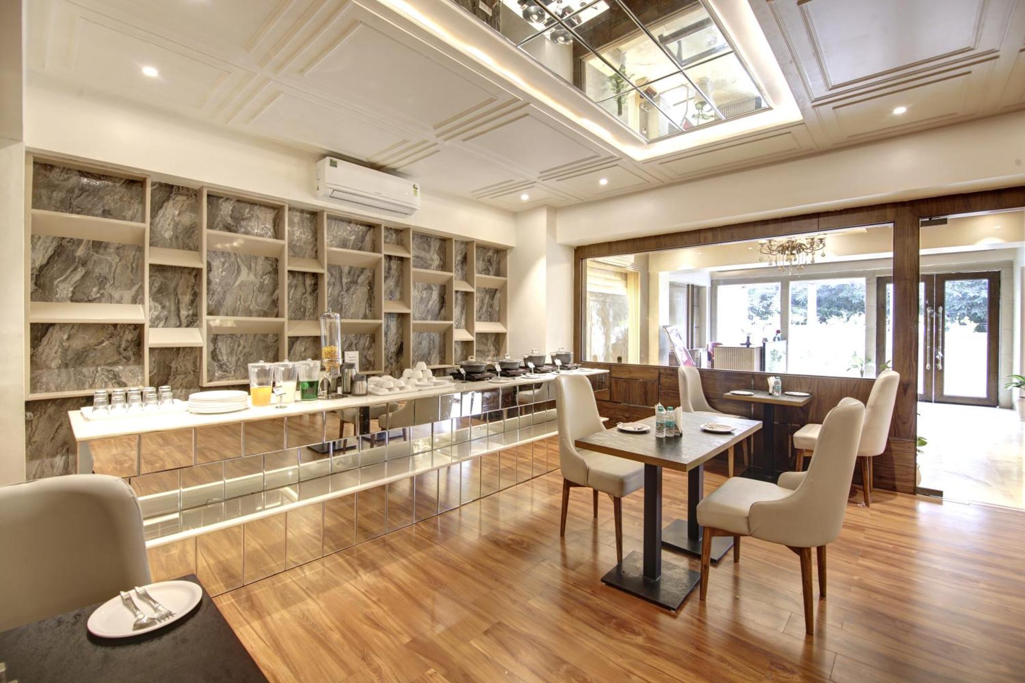 נוידה Marks Hotel & Banquet מראה חיצוני תמונה