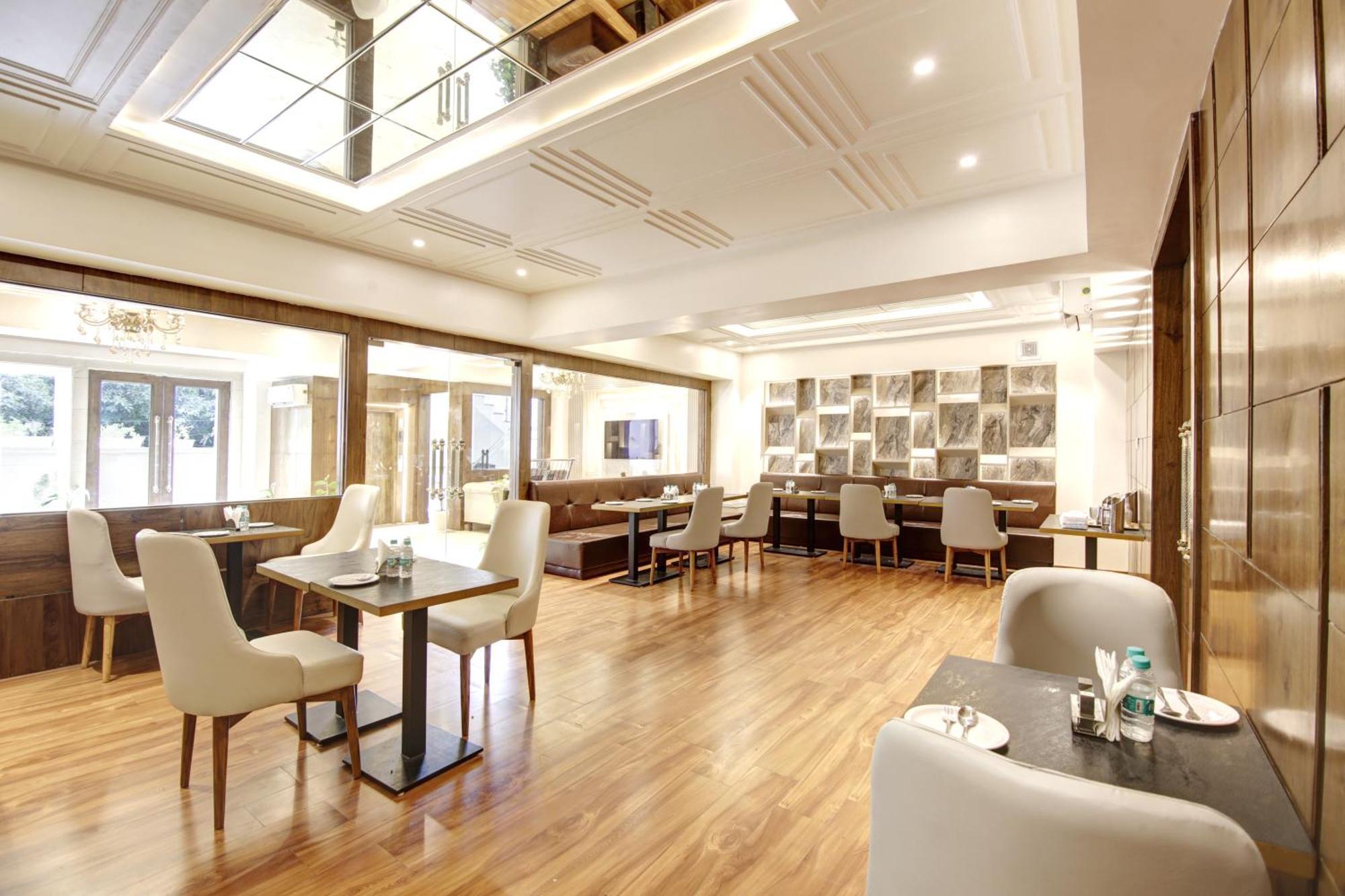 נוידה Marks Hotel & Banquet מראה חיצוני תמונה