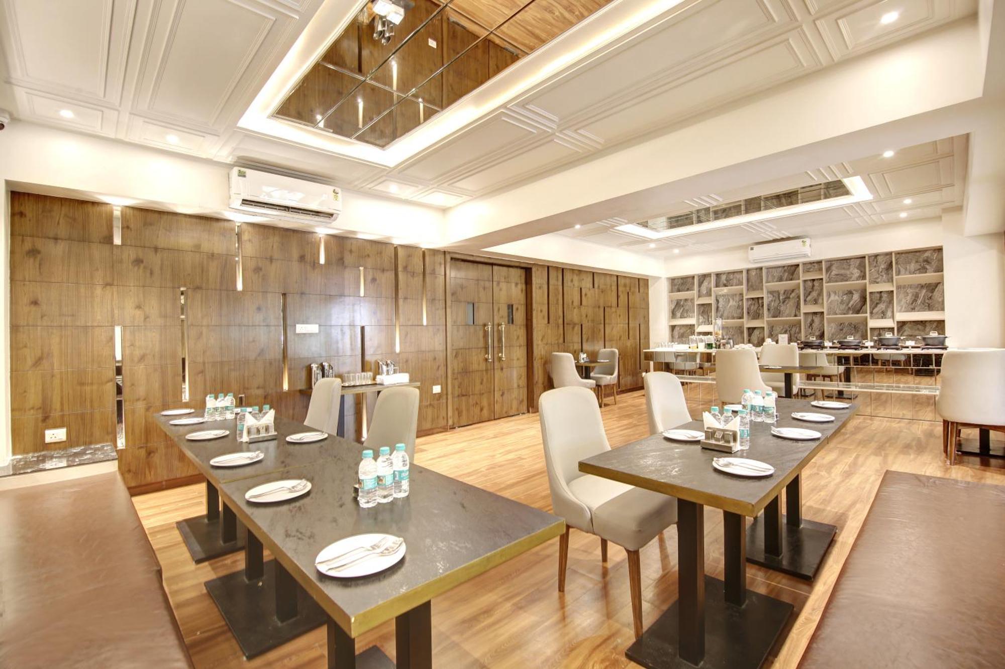 נוידה Marks Hotel & Banquet מראה חיצוני תמונה