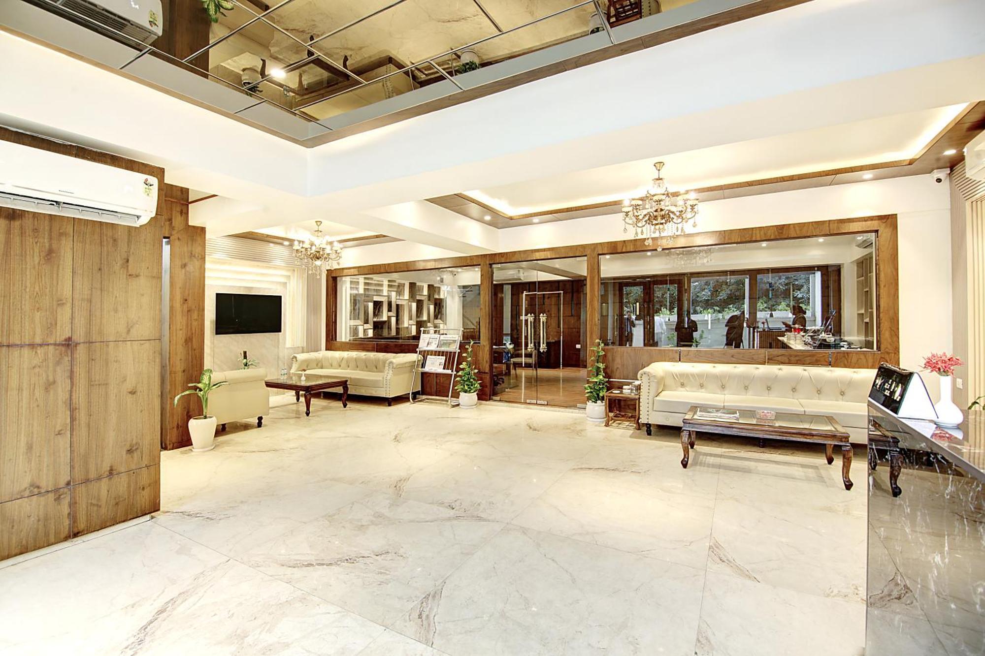 נוידה Marks Hotel & Banquet מראה חיצוני תמונה
