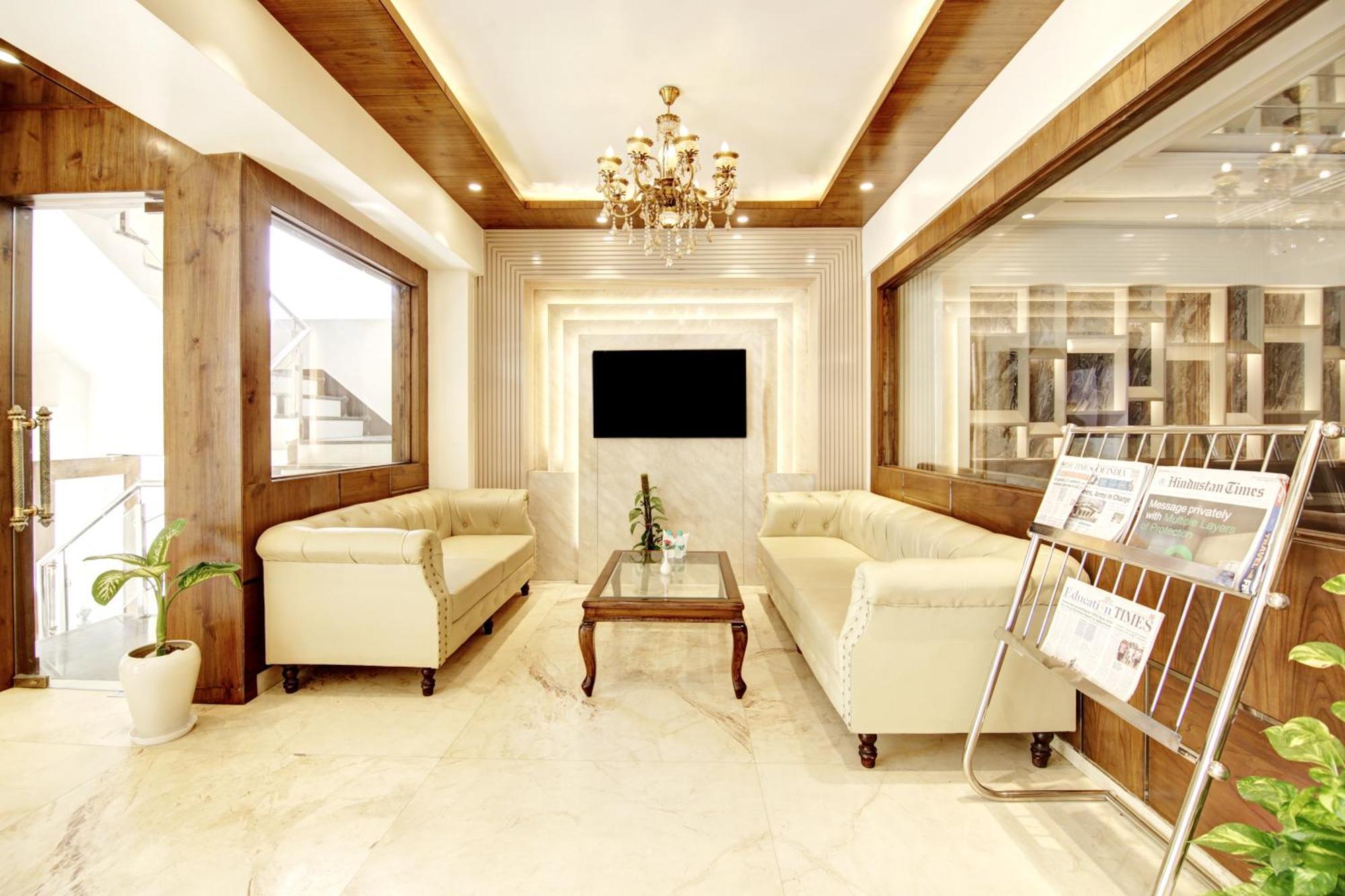 נוידה Marks Hotel & Banquet מראה חיצוני תמונה