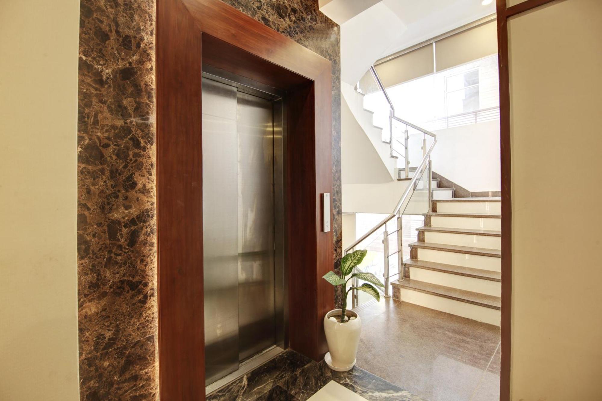 נוידה Marks Hotel & Banquet מראה חיצוני תמונה