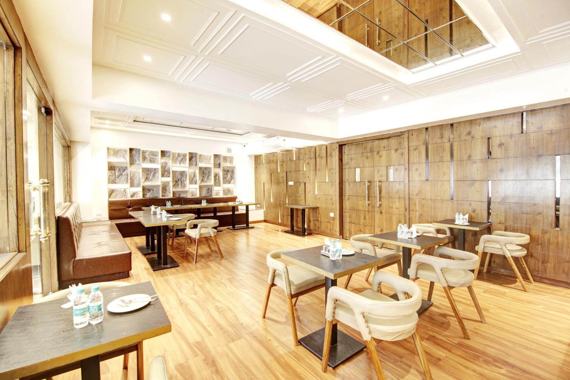נוידה Marks Hotel & Banquet מראה חיצוני תמונה