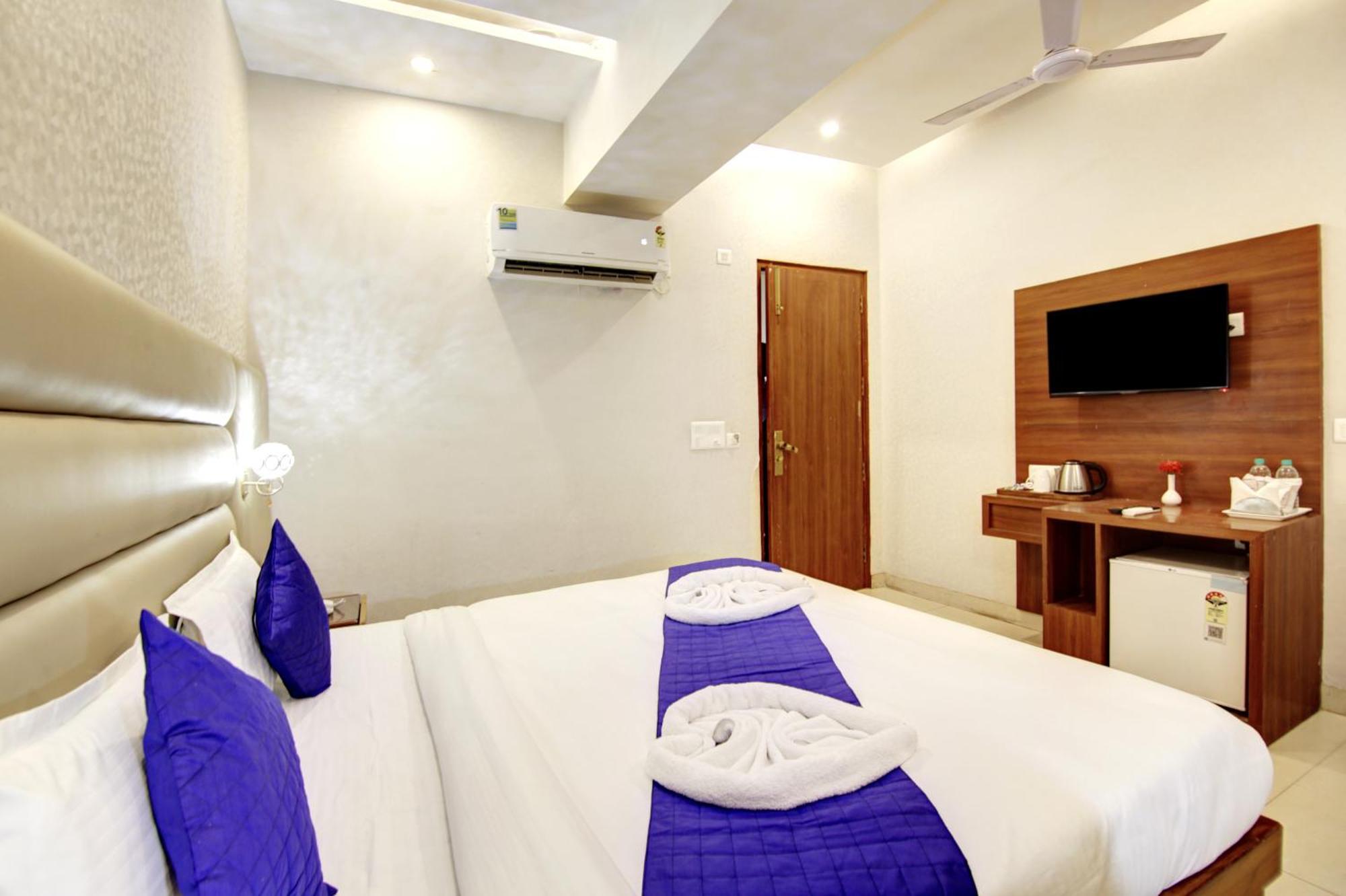 נוידה Marks Hotel & Banquet מראה חיצוני תמונה