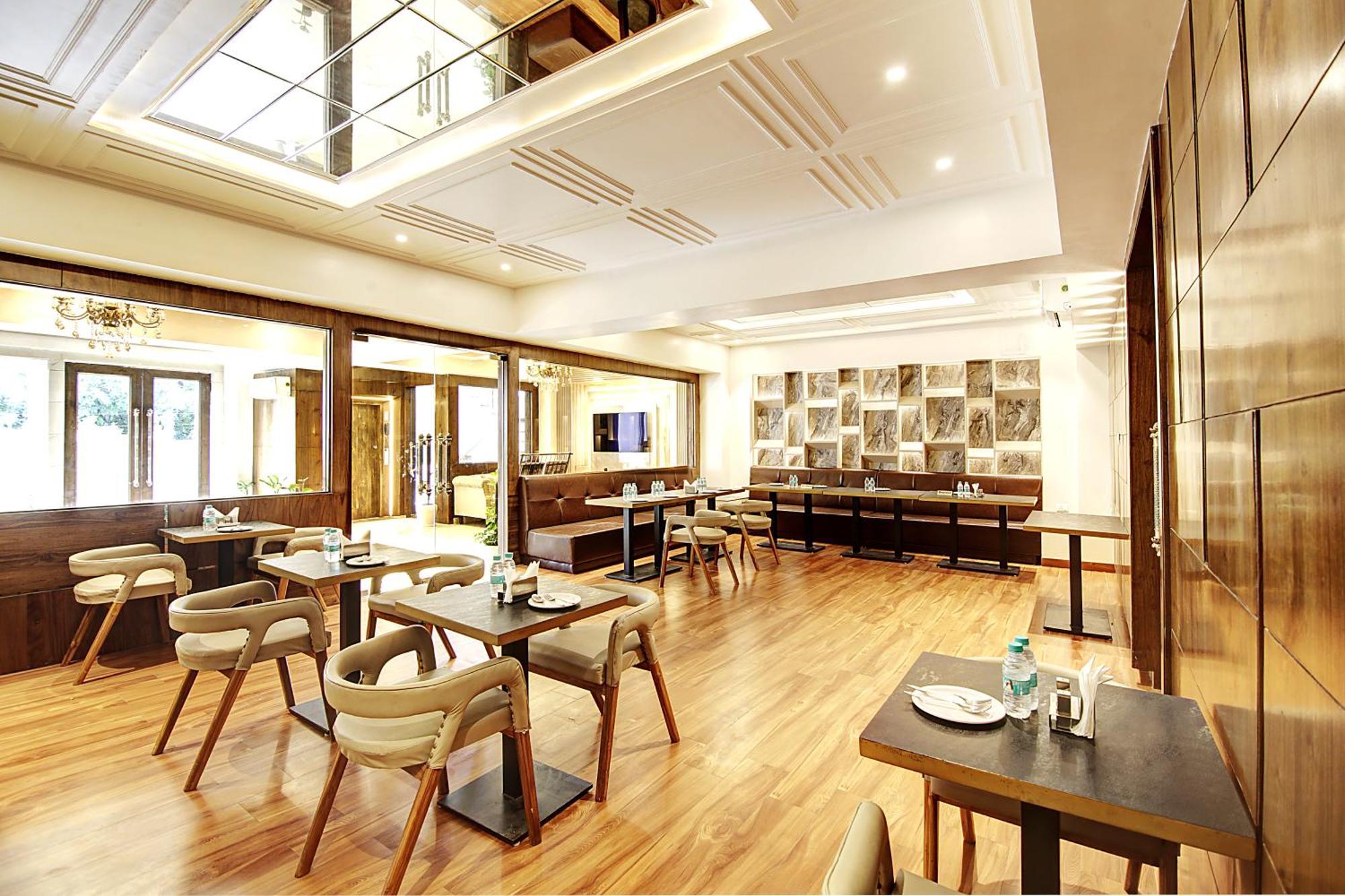 נוידה Marks Hotel & Banquet מראה חיצוני תמונה