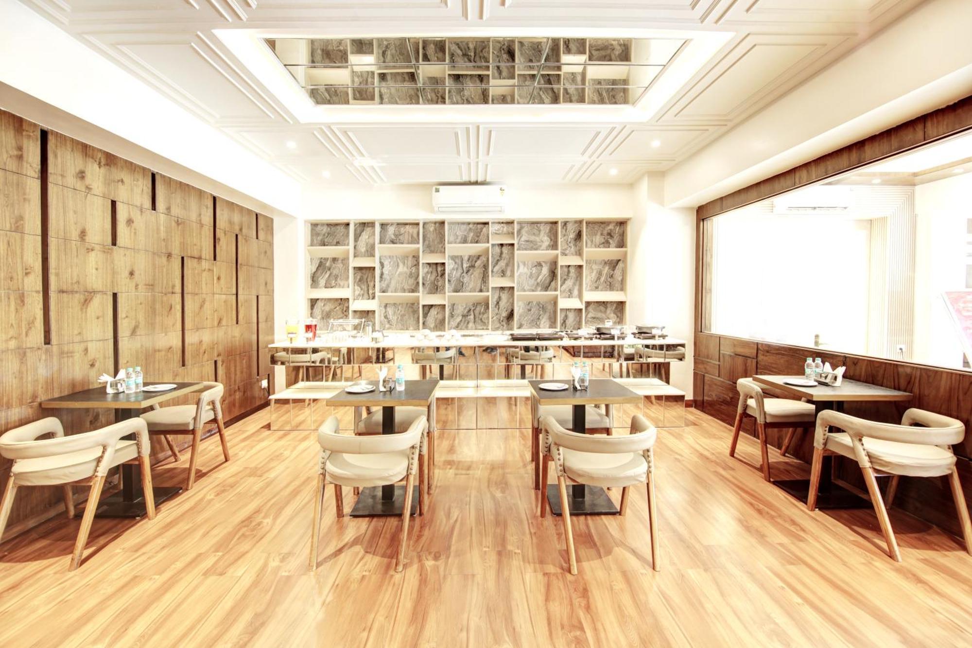 נוידה Marks Hotel & Banquet מראה חיצוני תמונה