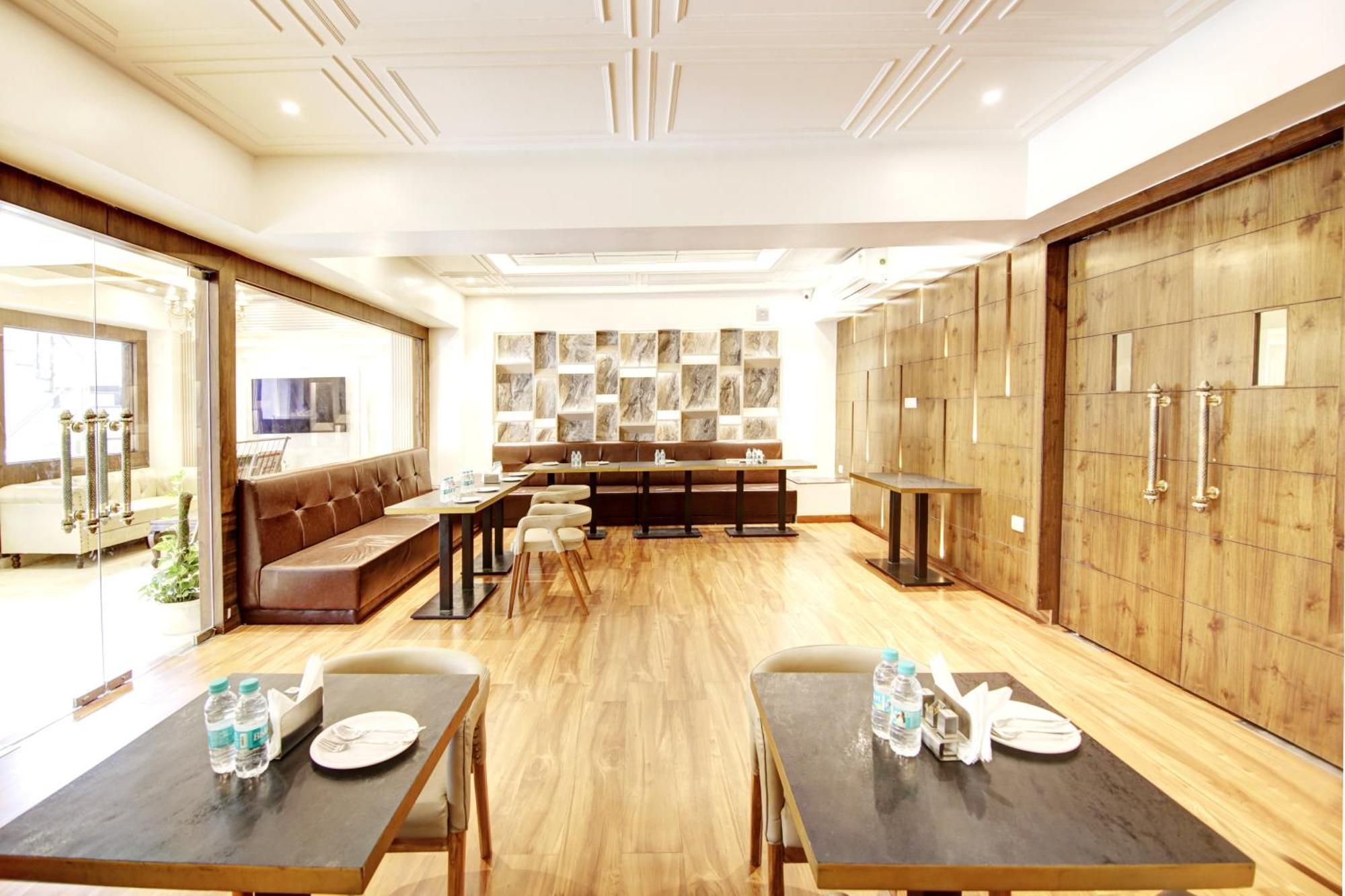 נוידה Marks Hotel & Banquet מראה חיצוני תמונה
