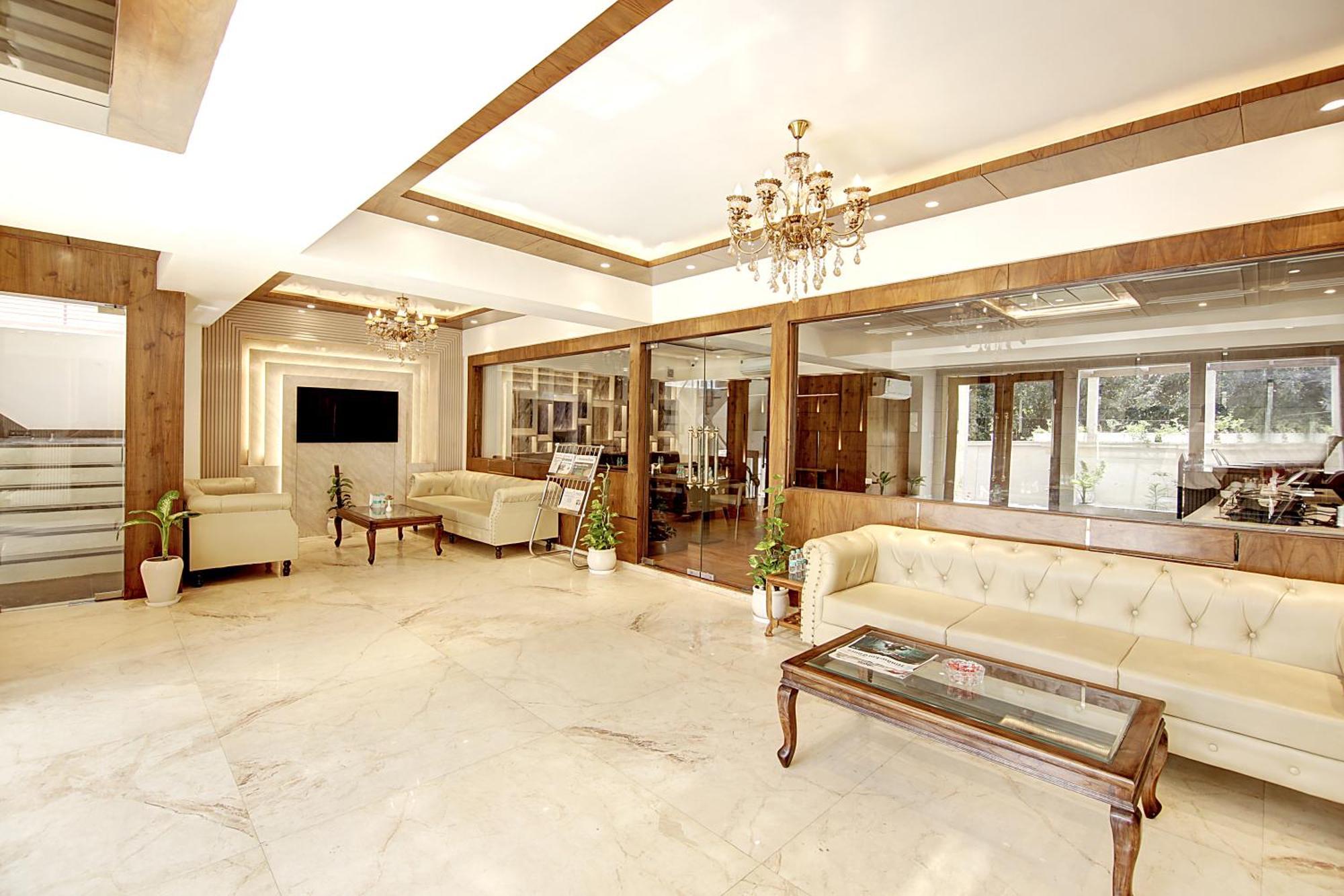 נוידה Marks Hotel & Banquet מראה חיצוני תמונה