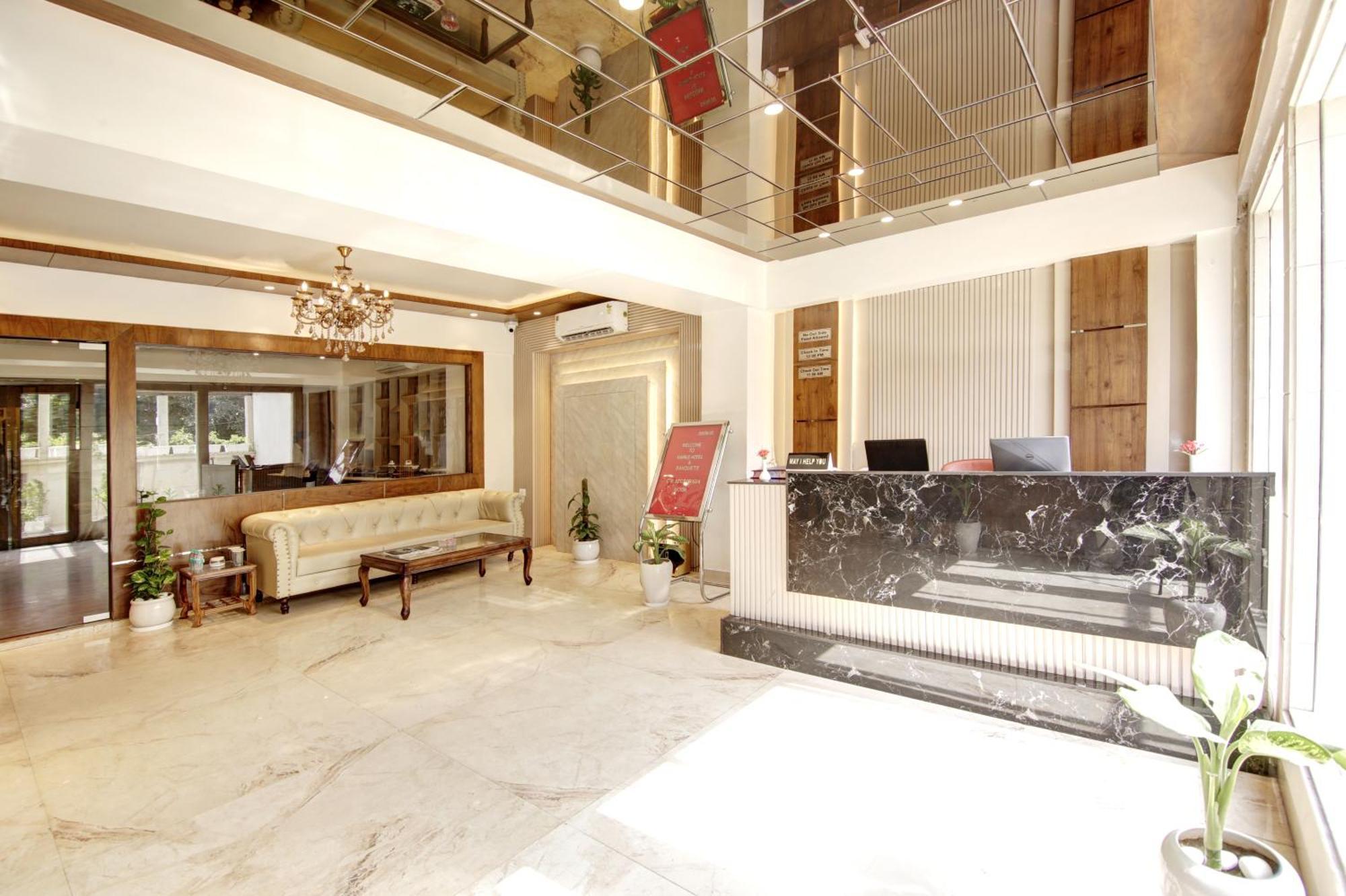נוידה Marks Hotel & Banquet מראה חיצוני תמונה